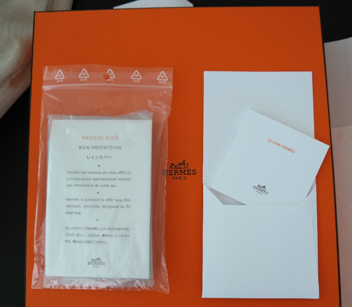 hermes-raincover-book-and-orange-box